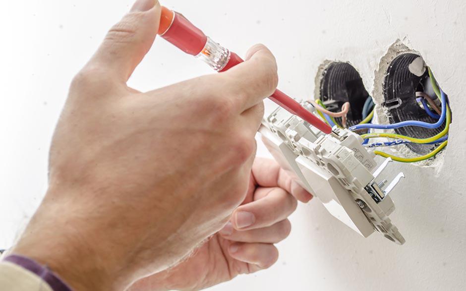 recherche électricien bâtiment Élancourt